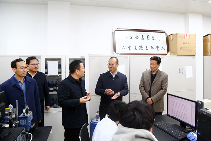 7b55644f6800476bac9acc6780cb2fac.jpg